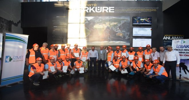 İzmit Belediyesi Gönüllü Arama Kurtarma Ekibi Sertifikalarını Aldı