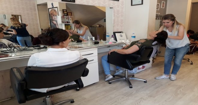 Manisada Berber Ve Kuaförlerde Bayram Yoğunluğu