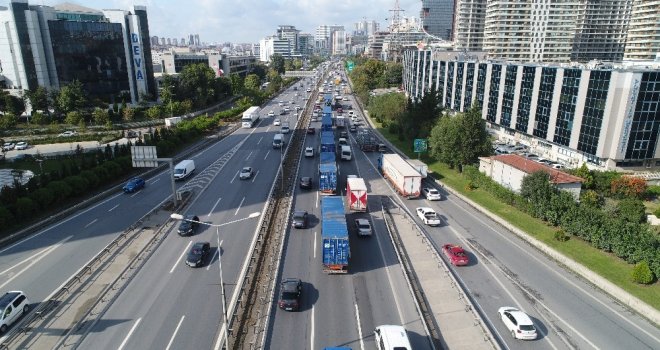 (Özel) İstanbul Yeni Havalimanına Malzeme Taşıyan Tırlar Havadan Görüntülendi