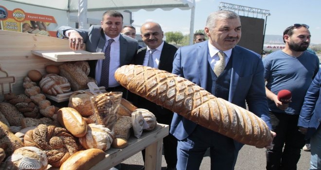 Kayseri Büyükşehir Belediye Başkanı Mustafa Çelik, 200 Gram Ekmeği 60 Kuruşa Satmaya Devam Edeceğiz