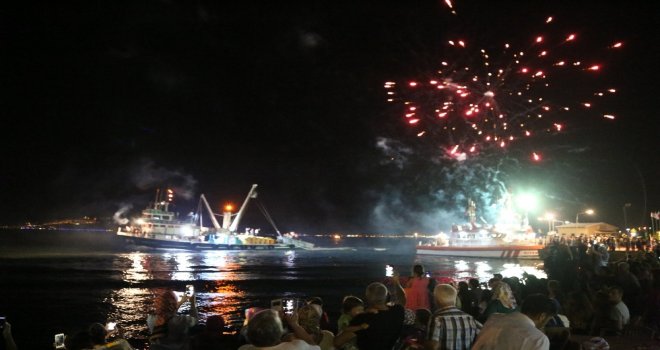 Kocaelide Balıkçılar Havai Fişeklerle Vira Bismillah Dedi