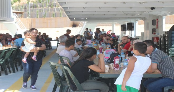 Siverekte Görev Yapan Sağlıkçılar Fırat Nehrini Gezdi