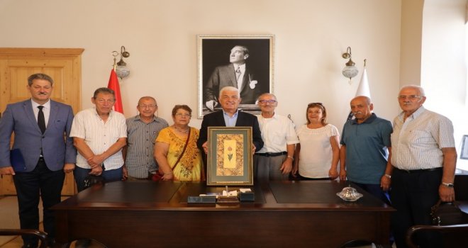 100 Yaş Evi Üyelerinden Başkan Gürüne Teşekkür