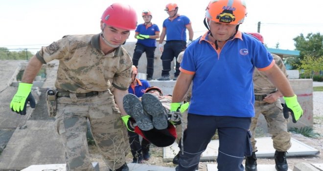Jandarma Ve Afad Ekibinden Nefes Kesen Tatbikat