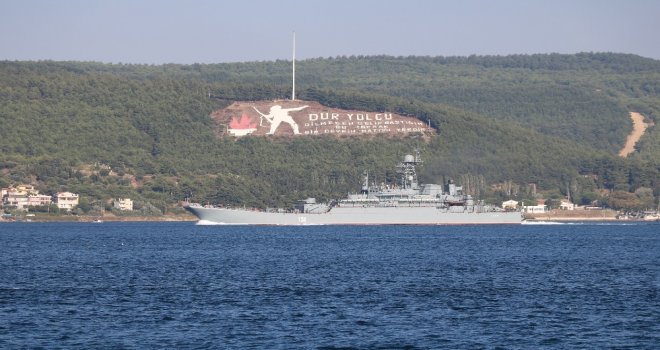 Rus Savaş Gemisi Çanakkale Boğazından Geçti