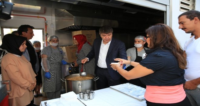 Başkan Türelden Personele Ve Vatandaşa Aşure İkramı