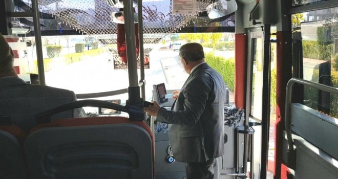 Niğde Belediye Başkanı Özkan, Minibüste Vatandaşları Dinliyor