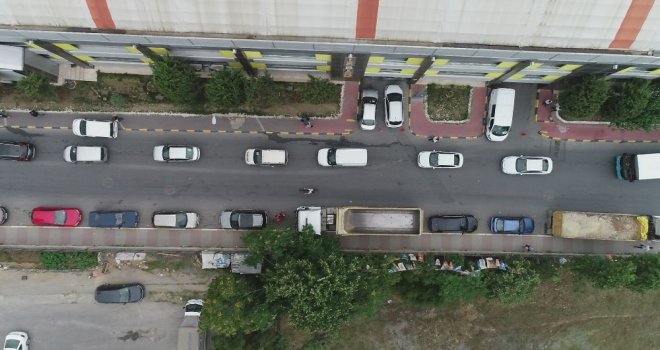 (Özel) Dolu Uyarısı Sonrası Kapalı Otoparklarda Oluşan Araç Kuyruğu Havadan Görüntülendi