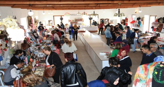 Kadınların El Emeği Ürünleri İlgi Görüyor