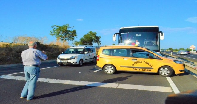 Tekirdağda Yolcu Otobüsü Taksi İle Çarpıştı, Trafik Durma Noktasına Geldi