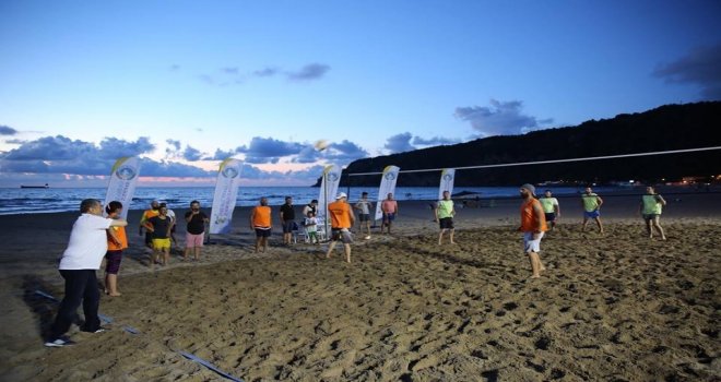 İnkumunda Voleybol Turnuvası Başladı