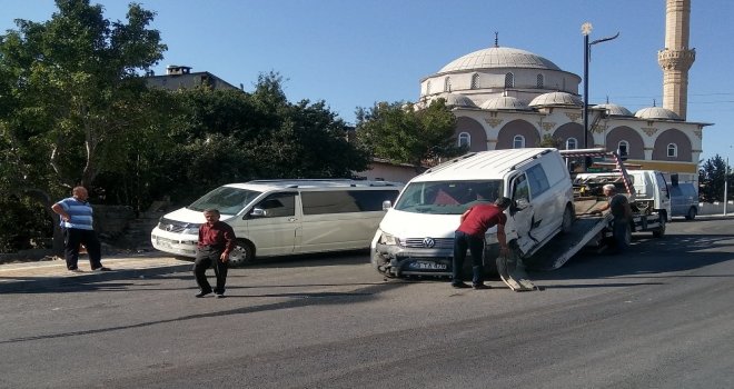 Sivasta Zincirleme Trafik Kazası: 5 Yaralı