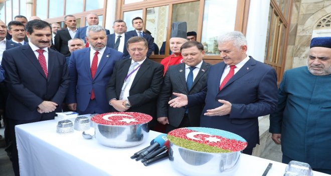 Tbmm Başkanı Binali Yıldırım Azerbaycanda Aşure Dağıttı