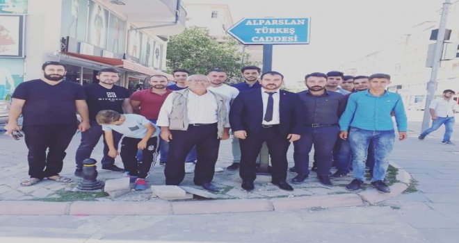 Develide Alpaslan Türkeş Tabelaları Yenilendi