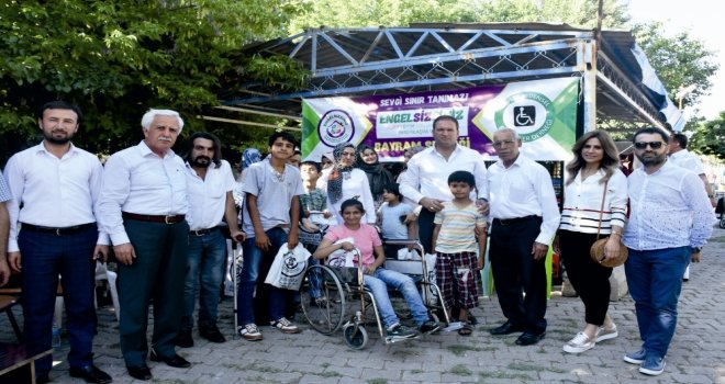 Kahtada Bayram Öncesi Engellilere Kıyafet Yardımı