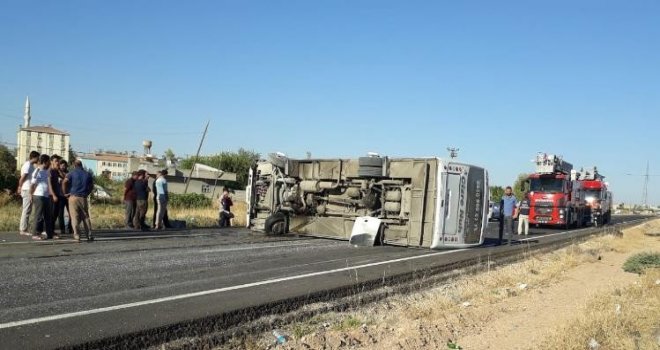 Şırnakın Cizre İlçesi İle Mardinin Nusaybin İlçesi Arasında Midibüsün Devrilmesi Sonucu Meydana Gelen Trafik Kazasında 17 Kişi Yaralandı. Yaralılar, Cizre Ve Nusaybindeki Hastanelere Kaldırılarak Teda