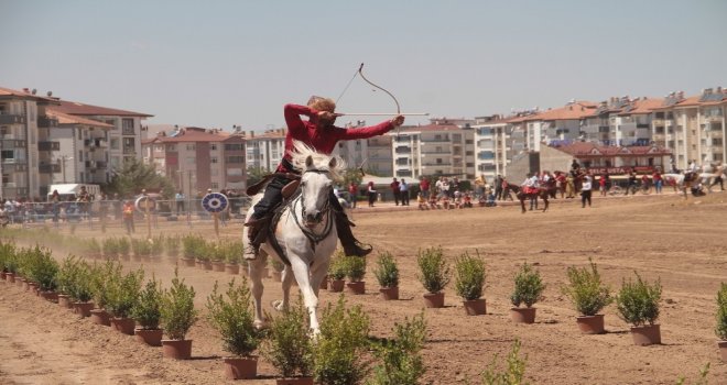 Atlı Okçular Elazığda Kıyasıya Yarıştı