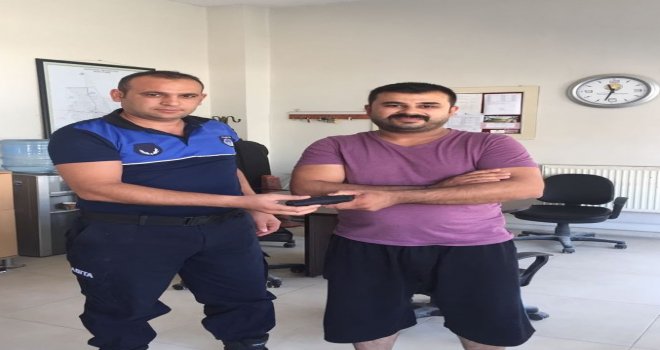 Zabıta Memuru Hafiye Gibi İz Sürerek Kayıp Cüzdanın Sahibini Buldu