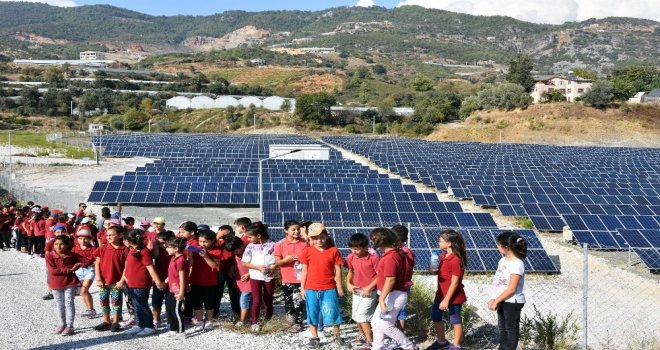 Öğrenciler Güneş Enerjisi Santralini Gezdi