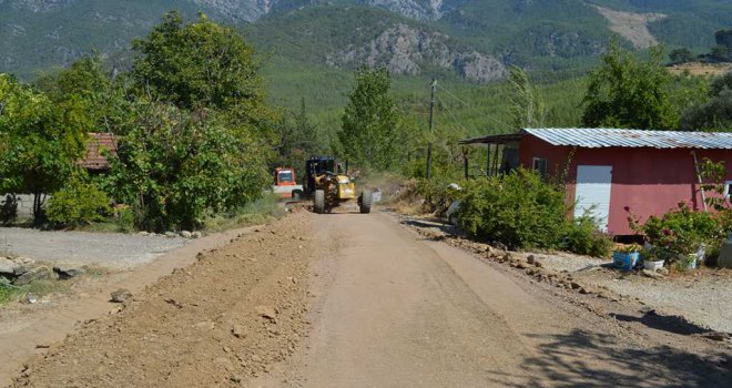 SERİK'TE HACIOSMANLAR-BOZDOĞAN GRUP YOLU ASFALTA HAZIRLANIYOR