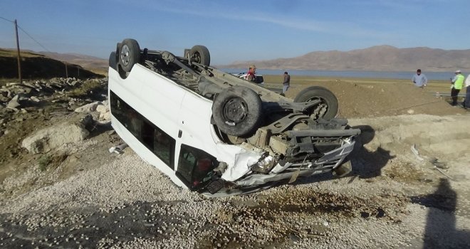 Vanda Öğrenci Servisi Kaza Yaptı: 10 Yaralı