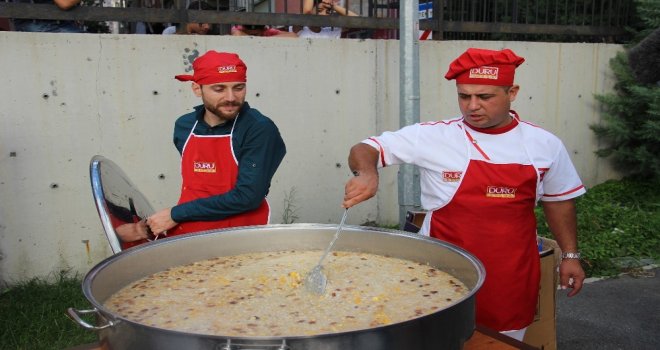 İstanbulda Üniversite Öğrencilerine Aşure Günü