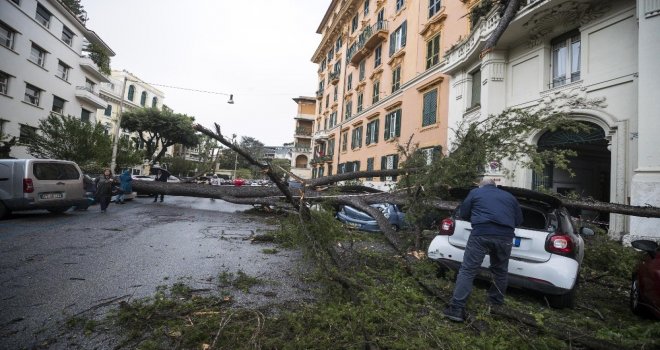 İtalyada Fırtına Kaynaklı Ölümlerin Sayısı 9A Çıktı