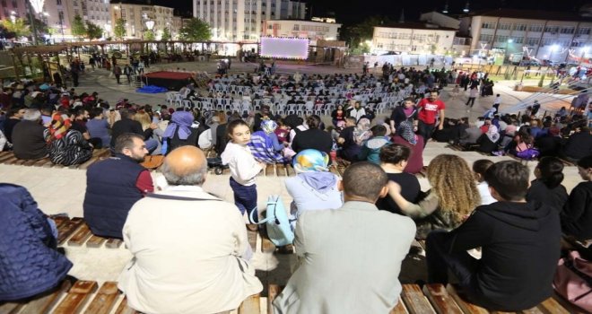 Sivasta Nostaljik Açık Hava Sinemasına Yoğun İlgi