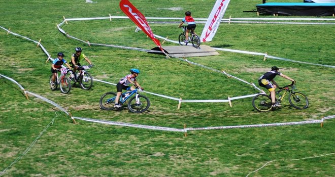 Şampiyona Ayçiçeği Bisiklet Vadisinde Başlıyor