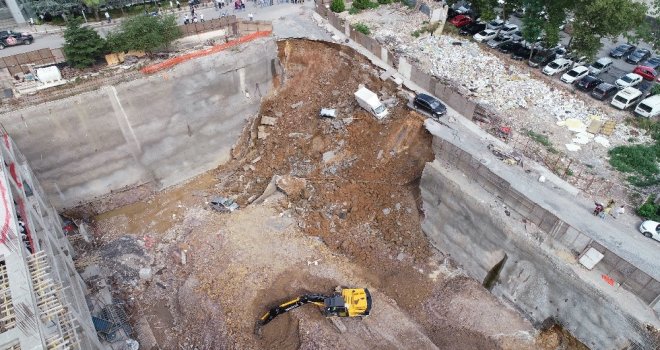 Ümraniyede Çöken İstinat Duvarı Havadan Görüntülendi