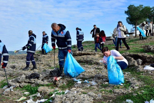 Çevre Dostu Kargocular Göl Kıyısını Temizledi