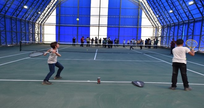Yüksekovada İlk Defa Tenis Kortu Açıldı