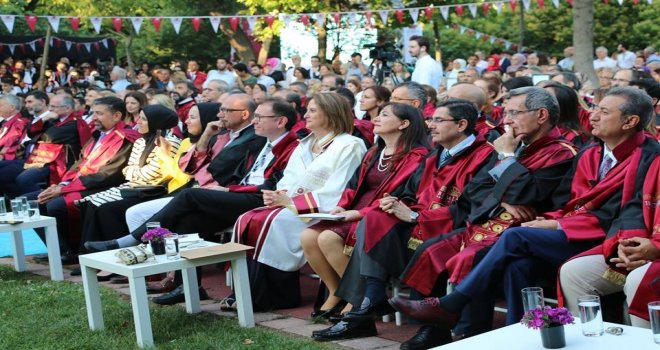 Bezmiâlemde Mezuniyet Heyecanı