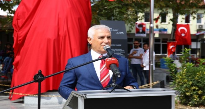 Nilüfer Belediyesinden Yaylacık Mahallesine Atatürk Heykeli