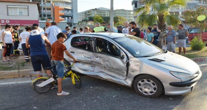 Milasta Otomobil İle Tır Çarpıştı; 4 Yaralı