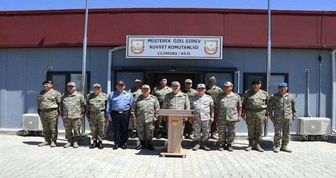 Genelkurmay Başkanı Akar Suriye Sınırındaki Birliklerde Denetlemelerde Bulundu