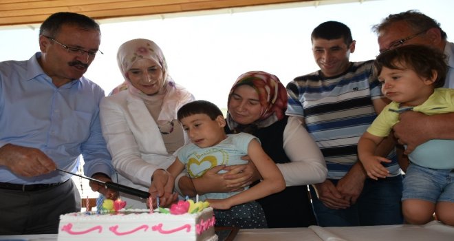 Doğum Gününde Ferideye Tekerlekli Sandalye Sürprizi