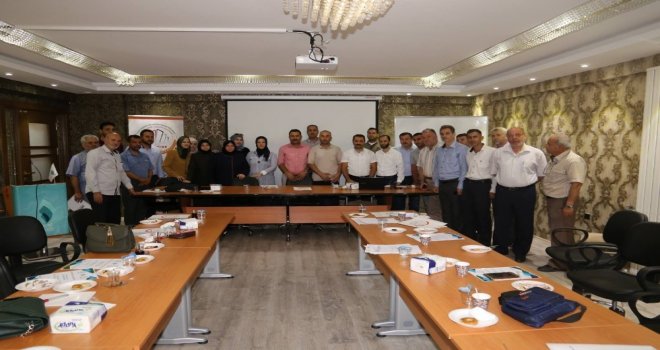 Suriyeli Kursiyerlere Sertifikaları Verdi