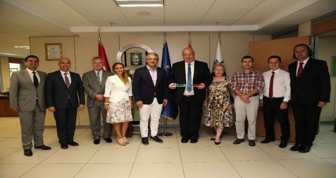 Karşıyaka Dünyaya Açıldı