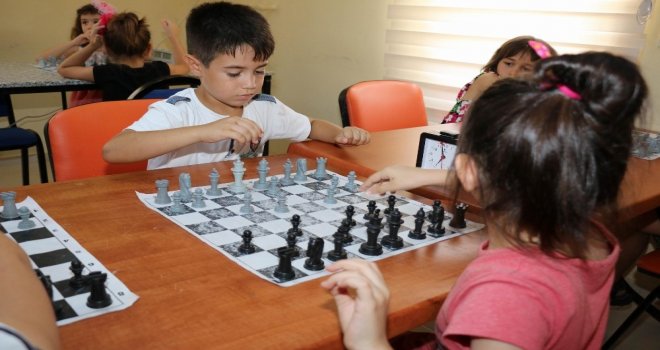 Büyükşehirin Akbem Yaz Kurslarına Yoğun İlgi