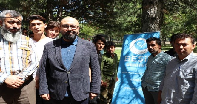 Parkta Yatan 17 Afgan Aileye Devlet Sahip Çıktı