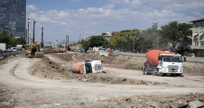 Başkentte Beton Mikseri Devrildi: 1 Yaralı