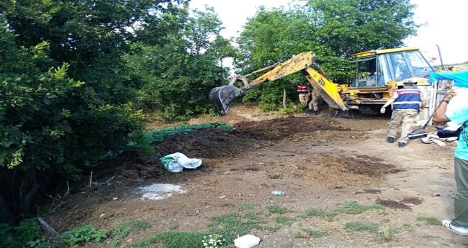 Evrimin Kaybolduğu Çadırın Çevresindeki Gübrelik Kepçe İle Kazılarak Arandı