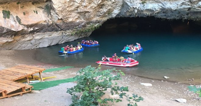Altınbeşik Mağarası Ziyaretçilerin Akınına Uğradı