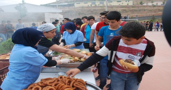 Okulun İlk Gününü Mangal Partisi Yaparak Kutladılar