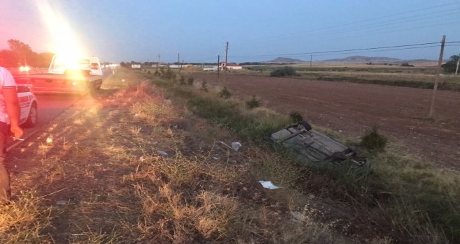 Otomobil Şarampole Devrildi