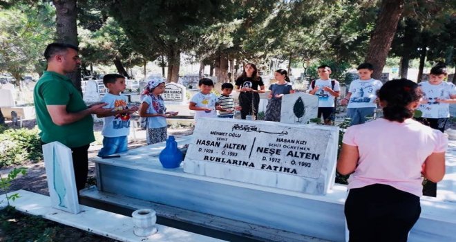 Kuran-I Kerim Kursu Öğrencilerinden Şehitliğe Anlamlı Ziyaret