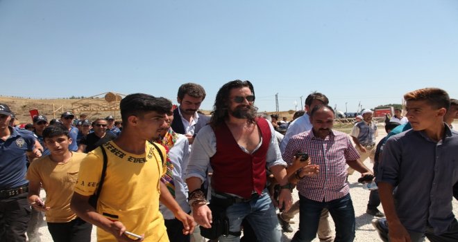 Diriliş Ertuğrul Dizisinin Oyuncularına Yoğun İlgi