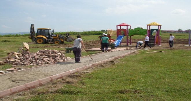 Kartepe Emekevler Mahallesine İki Park