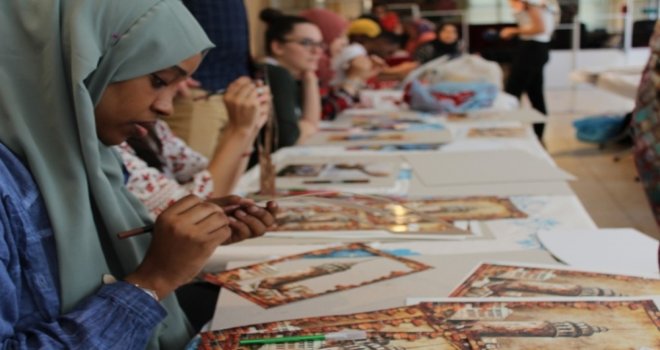 Uluslararası Öğrencilerine El Sanatları Eğitimi